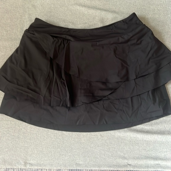 Halara 3-Layered Ruffle tiered tennis/golf skirt with shorts black size large - Picture 1 of 5